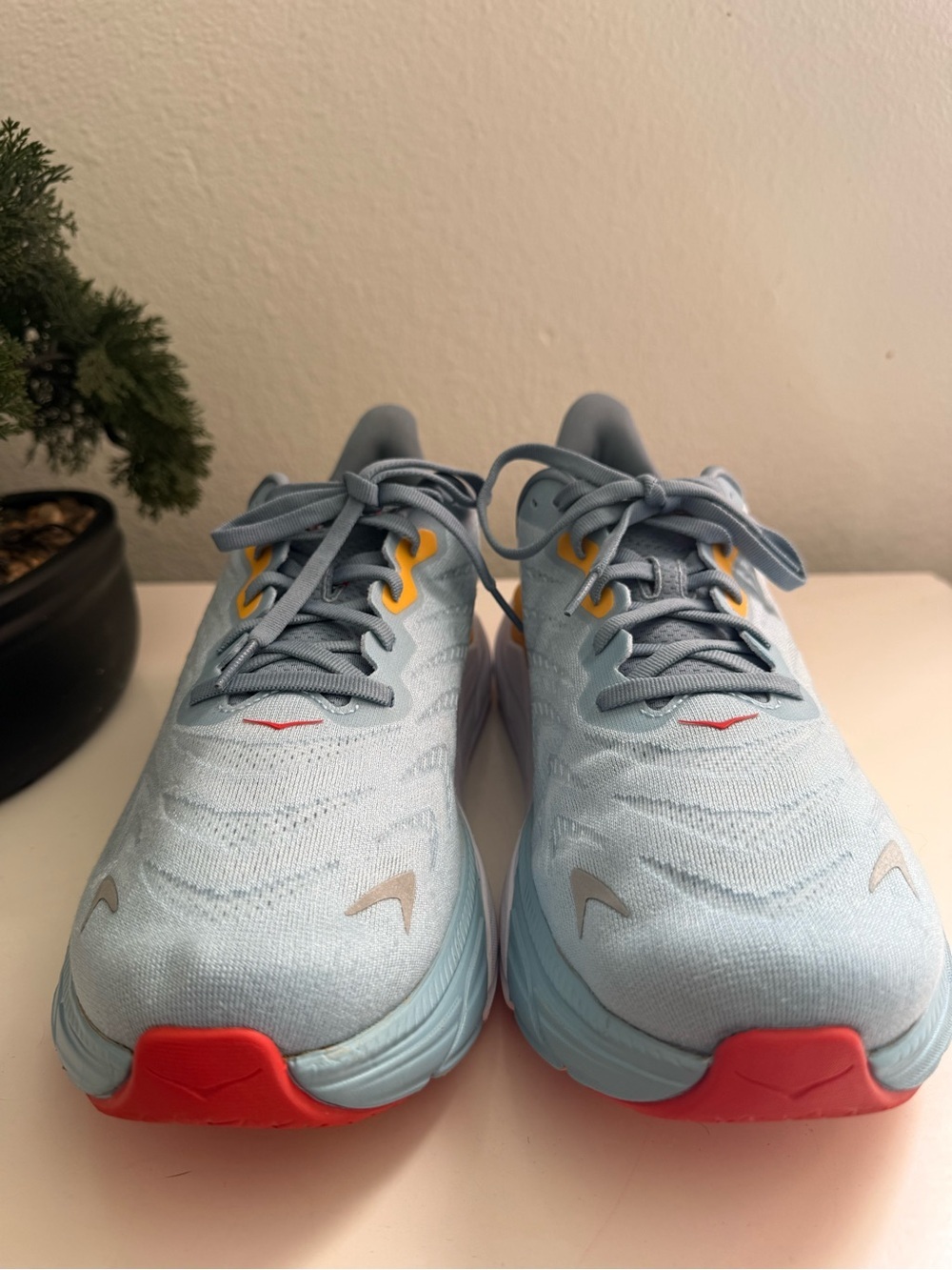Hoka Arahi 6 Men size 10.5 Running Shoes in Light Blue with Yellow - Picture 3 of 10